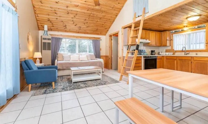 Gowen Cottage | Cozy Waterfront Cottage with Kayaks and Firepit
