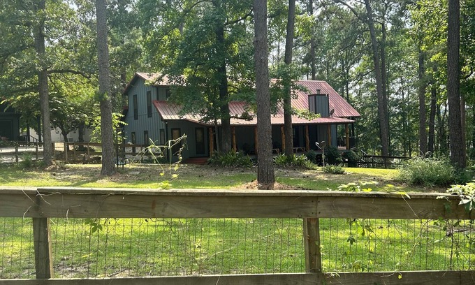 Jasper Cabin | Cozy waterfront house in quiet neighborhood!