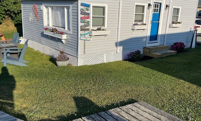 Snug Harbor Cottage | Cozy Waterfront Cottage