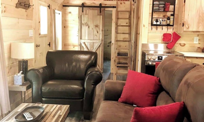 Primrose Cabin | Cozy Wooded Cabin in the Heart of RRG!