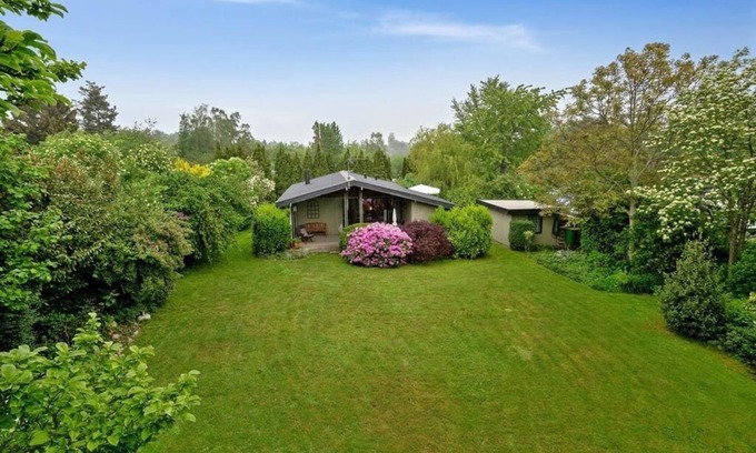 Melby Cottage | Cozy Wooden Cottage House Near Copenhagen