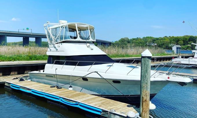 Old Saybrook Boat Rental | Cozy Yacht with Marina Views