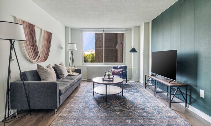 Aurora Highlands Apartment | CozyRetreat Sleeps 6 FreeParking DC* Airport Metro