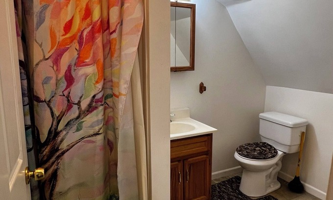 Herron Apartment | CozyStudio sitting on 2.5 acres on Hubbard Lake with WiFi, AC