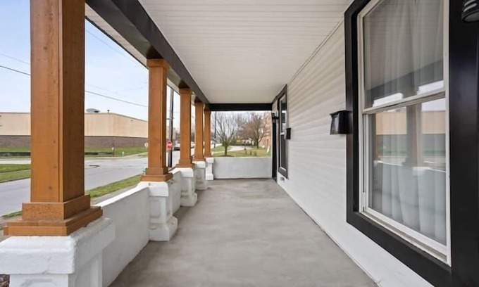 Holy Cross House | CozySuites 3BD - Arsenal Heights Indy 2