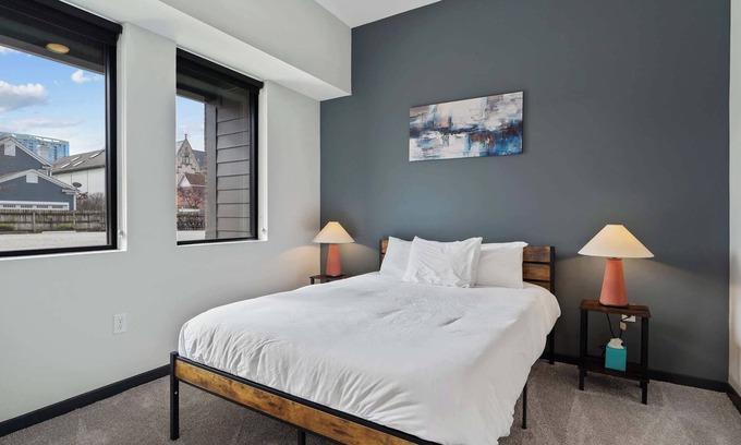Lockerbie Square Apartment | CozySuites Mass with parking, lounge & roof deck #23
