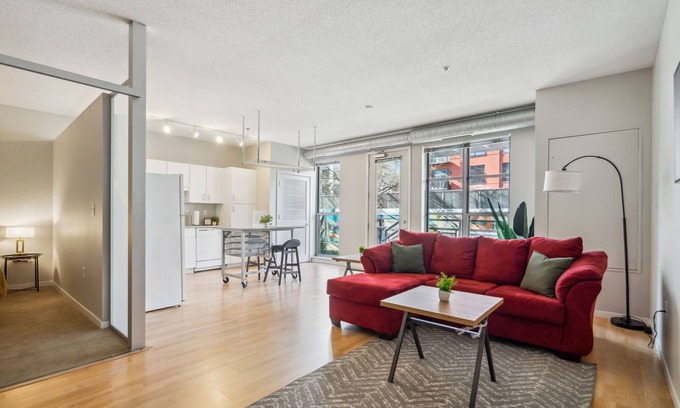 Mill District Apartment | CozySuites Mill District with pool, gym #07