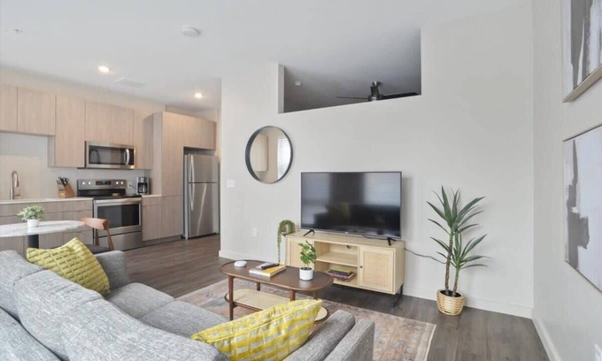 Lower Lawrenceville Apartment | CozySuites Modern 1BR, Lawrenceville