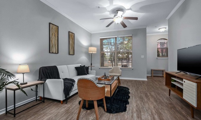 Cityplace Apartment | CozySuites | Modern and Cozy 2BR | Cityplace