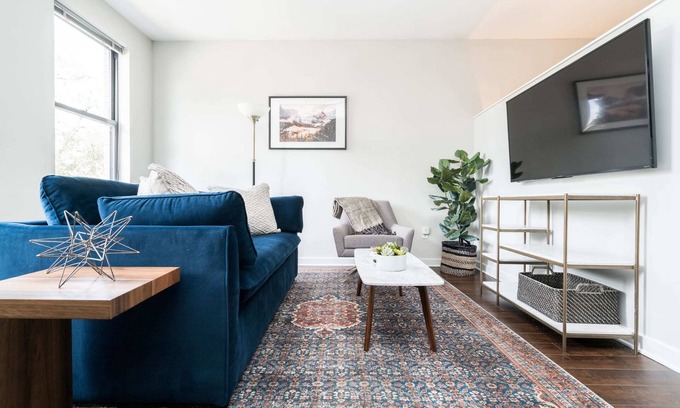 Music Row Apartment | CozySuites MusicRow Astonishing Studio free parking 37