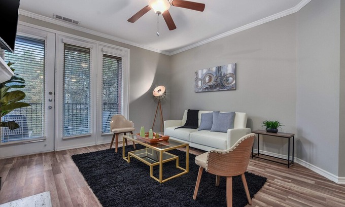 Cityplace Apartment | CozySuites | Spacious Apartment at Cityplace | King Beds