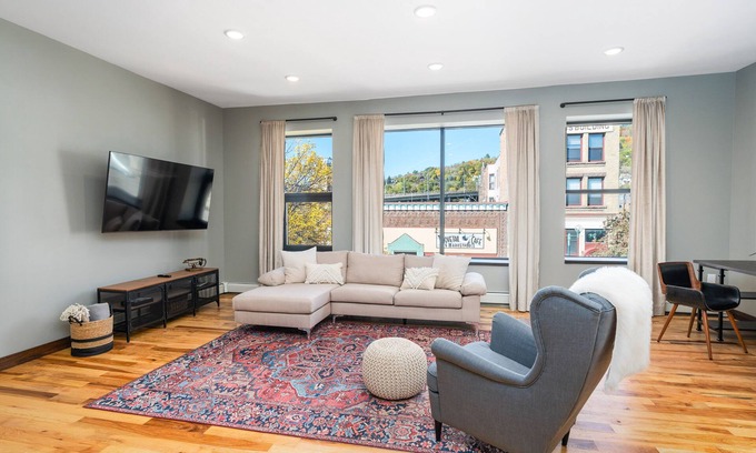 Duluth Apartment | Craft District Loft - Superior