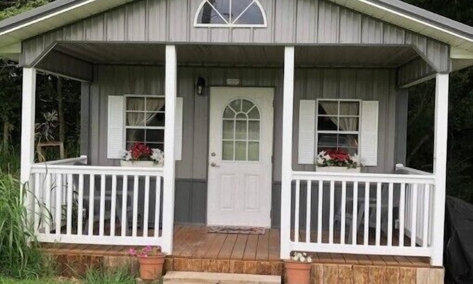 Ava Cottage | Crazy Joe's Cabin #1