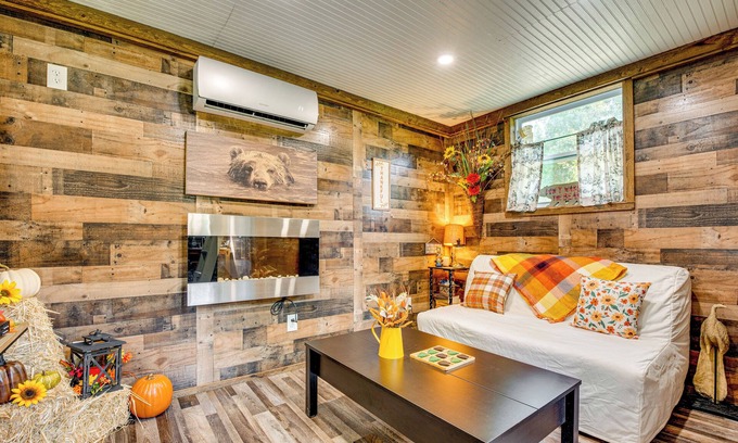 Summerville Apartment | Creek Access, Fire Pit & Grill: Summerville Studio