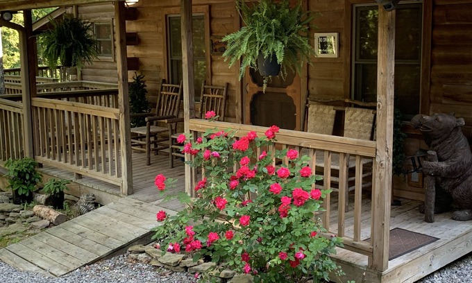 Bryant House | Creekhouse secluded cabin on Creek in the mountains of northern Alabama