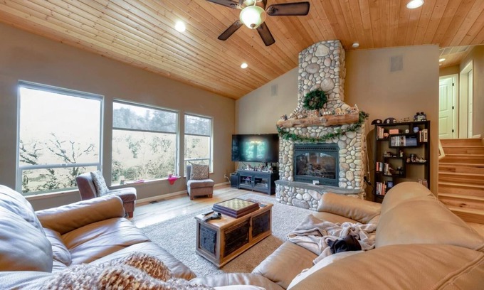 Yosemite Forks House | Creekside Beauty: Bordering Lewis Creek. Near Yosemite & Bass Lake