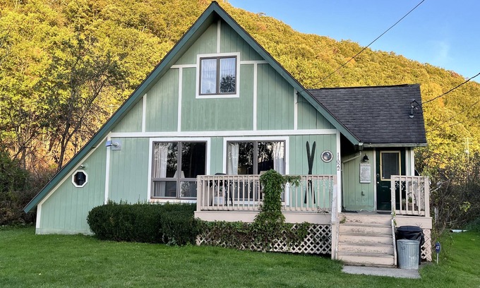 Swain Ski Chalet | Creekside Chalet