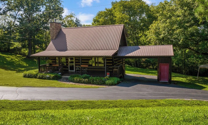 Rockford Cabin | Creekside Cozy Cabin:Minutes to UTK, Dtwn Knox & M’ville ,Marina, & TYS airport