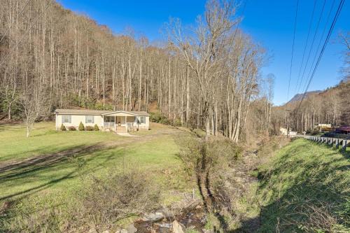 Topton House | Creekside Haven with Fire Pit Near Nantahala River