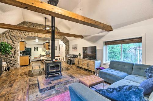 Morrison House | Creekside Morrison Cabin about 9 Mi to Red Rocks Park!