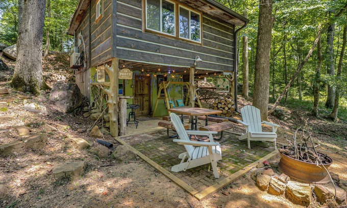 Summerville Cabin | Creekside Retreat w/Swimming Hole in Summerville