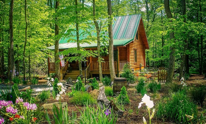 Todd Cabin | Creekside Serenade Available Labor Day Weekend!