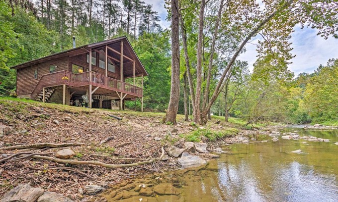 Mars Hill House | Creekside Weaverville Home - 16 Miles to Asheville