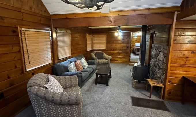 Crestline Hotel | Crest Lodge Historic Mountain Inn