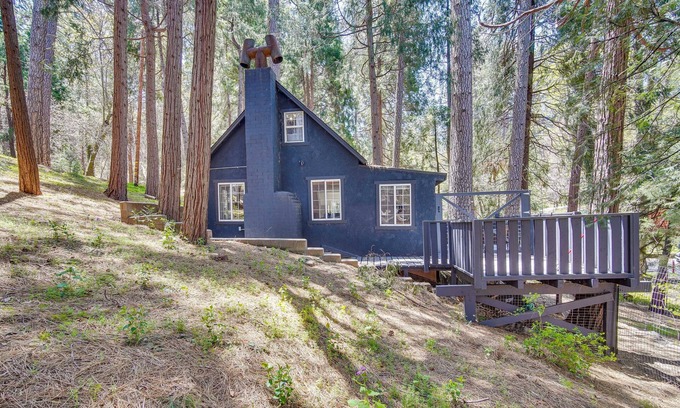 Crestline Cabin | Crestline Vacation Rental, Close to Hiking Trails!