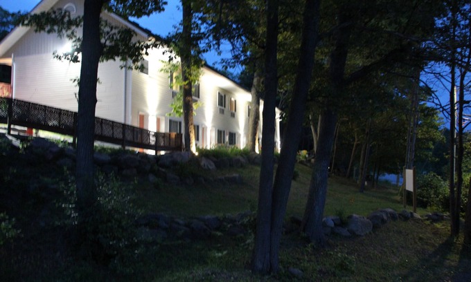 Port Carling Hotel | Crestwood Inn