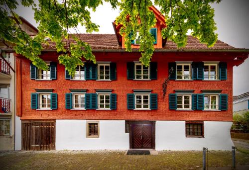 Dornbirn Apartment | Crimson Cottage Apartments