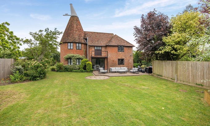 Shadoxhurst House | Criol Oast - Four Bedroom House, Sleeps 8