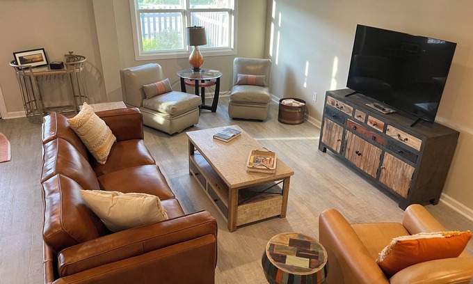 Quaker Street Apartment | Crisp .clean beautiful recently renovated apartment ! Long TERM RENTAL option