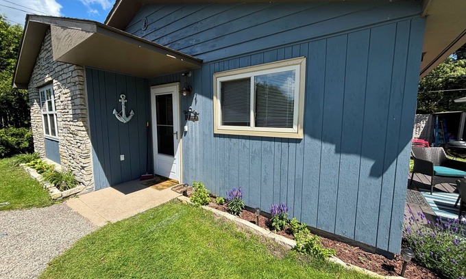 Oden Cottage | Crooked Lake Cottage with shared sandy beach and boat dock!