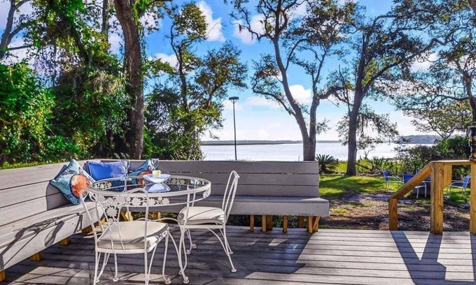 St. Marys Cottage | Crooked River Charm: Sabina's Riverside Cottage