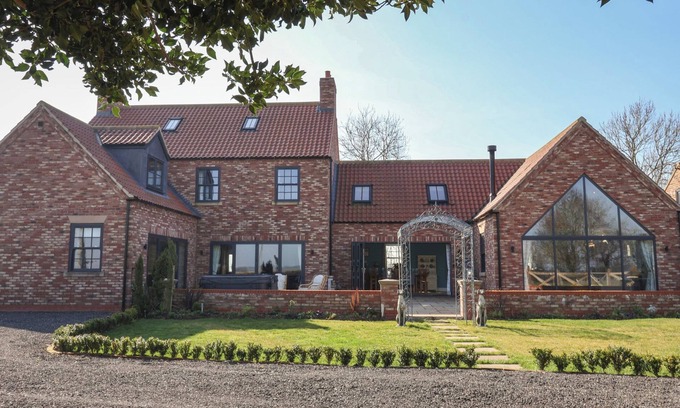 Driffield Cottage | CROSSETT GRANGE, pet friendly, luxury holiday cottage in Driffield