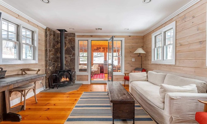 Monticello Cabin | Crosslands - Woodland Escape w/Hot Tub