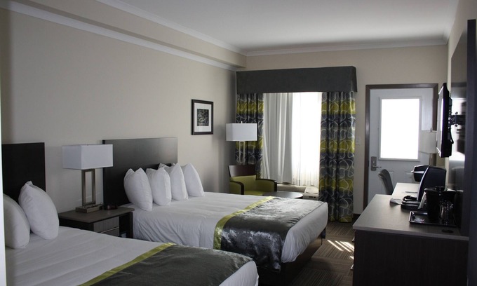 Paradise Hotel | Crossroads Inn & Suites