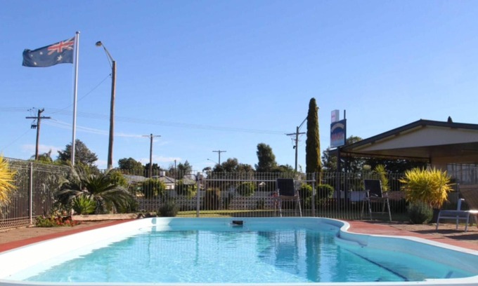 Cobar Hotel | Crossroads Motel