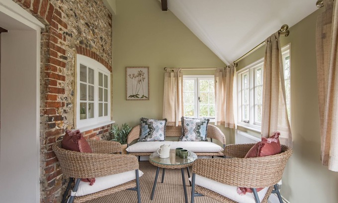 Faversham Cottage | Crow Cottage by Bloom Stays - sleeps 2 guests in 1 bedroom