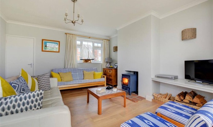 Deepdale House | Crow's Nest - Three Bedroom House, Sleeps 6