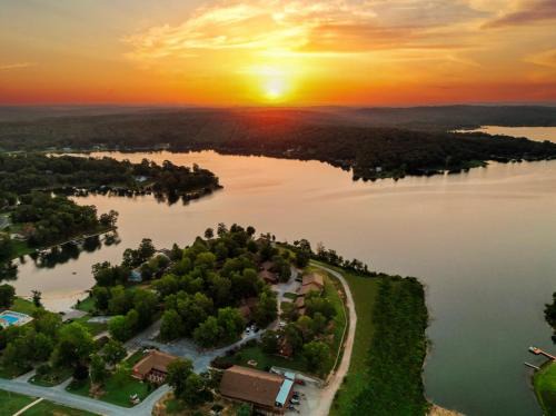 Horseshoe Bend Resort | Crown Lake Resort & Spa