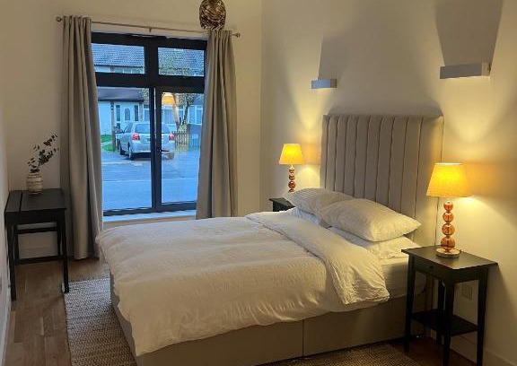 Sunbury on Thames Apartment | Crownage Court