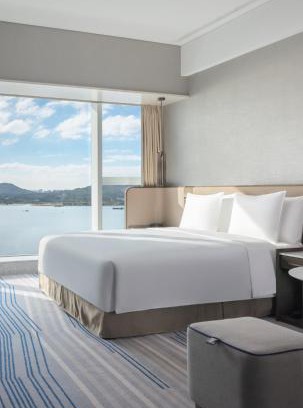 Jimei Hotel | Crowne Plaza Xiamen Jimei Seaview by IHG-Free Mini Bar