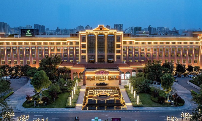 Huayuan Road Area Hotel | Crowne Plaza Zhengzhou by IHG