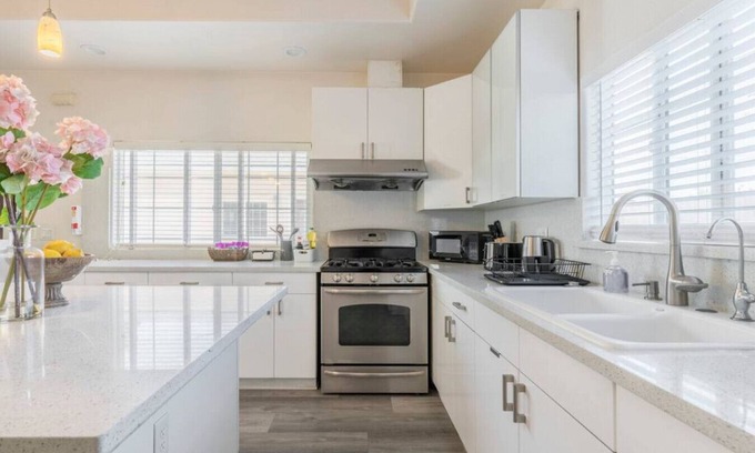 South San Gabriel House | Crowning Luxury: 3 King Suites, 3 Bath Retreat, Workstations, Lightspeed Internet, and On-Site Laundry with Parking.