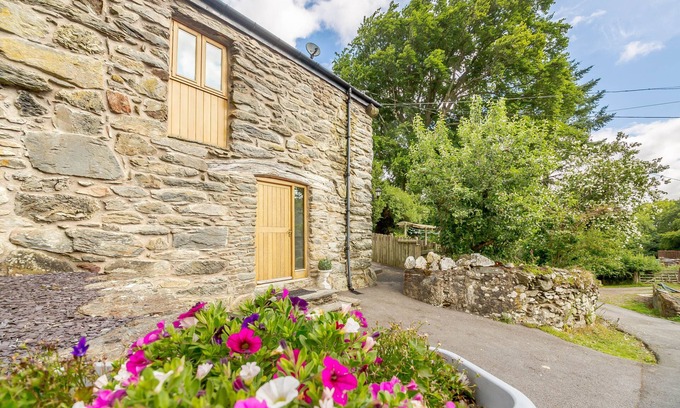 Cwmtirmynach House | Crud y Wennol - One Bedroom House, Sleeps 2