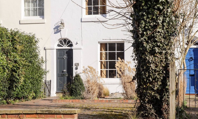 Bridge Cottage | CRUD YR AWEL, pet friendly, character holiday cottage in Bridge, Kent