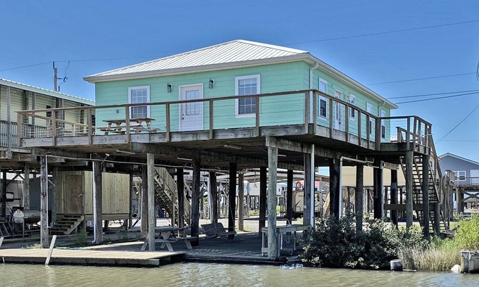 Golden Meadow House | Crusty Crab - Boat Access - Island Realty