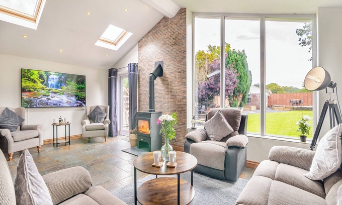 Neath Cottage | Crynant Countryside Retreat